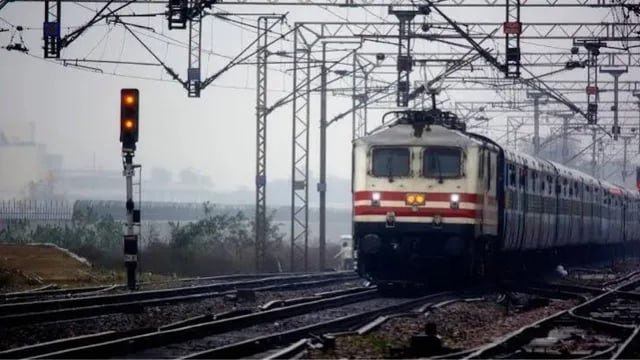 इंदौर-निजामुद्दीन एक्सप्रेस का संचालन