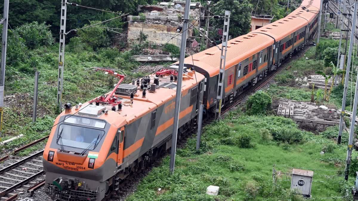 इंदौर-निजामुद्दीन एक्सप्रेस का संचालन