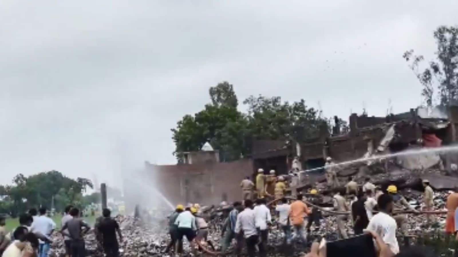 कौशांबी पटाखा फैक्ट्री विस्फोट: 11 की मौत, कई घायल 1 कौशांबी पटाखा फैक्ट्री विस्फोट स्थल की तस्वीर