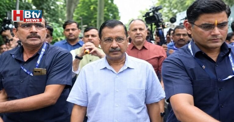 E20 पेट्रोल के खिलाफ सड़क पर उतरे केजरीवाल, पीएम हाउस जाने से रोका तो रोड पर दिया धरना