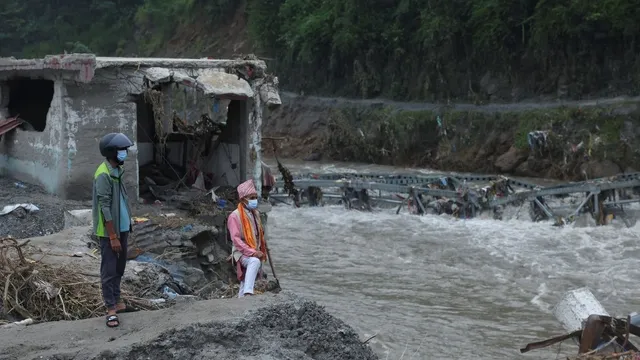 भारतीय वायुसेना विमान से नेपाल बाढ़ राहत सामग्री रवाना की गई