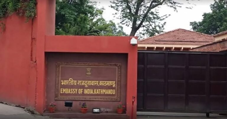 नेपाल में बाढ़ की बड़ी तबाही!  भारतीयों समेत सैकड़ों  यात्री लापता, MEA ने जारी किए हेल्पलाइन नंबर