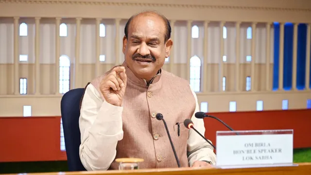 लोकसभा अध्यक्ष ने टीएमसी के 20 बागी सांसदों को भेजा नोटिस 1 टीएमसी बागी सांसदों को नोटिस