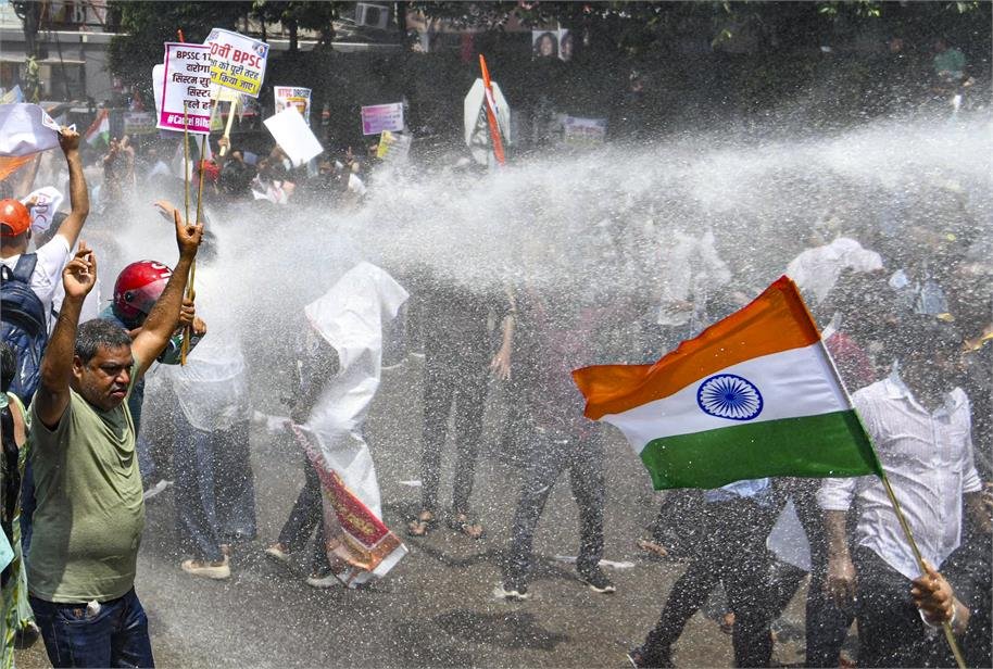 बीपीएससी परीक्षा रद्द की मांग पर पटना में छात्र प्रदर्शन