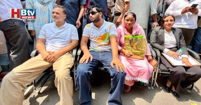पैलेट गन मामले में थाने पहुंचे राहुल गांधी, एफआईआर दर्ज करने की मांग को लेकर धरने पर बैठे