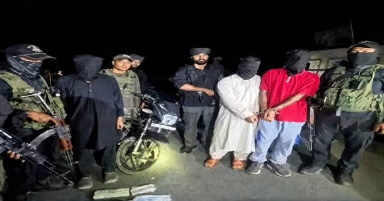 शोपियां में बड़ी कार्रवाई: 2 हैंड ग्रेनेड और हिजबुल मुजाहिदीन से जुड़े पोस्टर बरामद, 3 गिरफ्तार