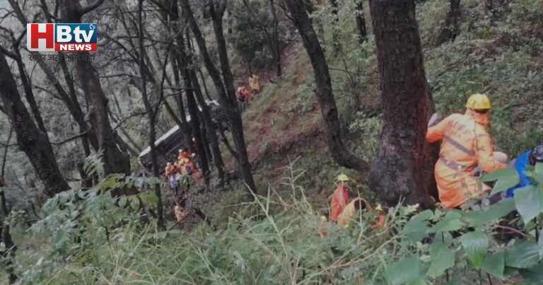 Uttarakhand के मुक्तेश्वर में खाई में गिरी बस, कई गंभीर रूप से घायल