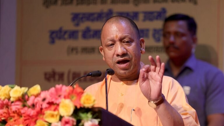 सीएम योगी की राहुल पर मनुस्मृति टिप्पणी पर आपत्ति