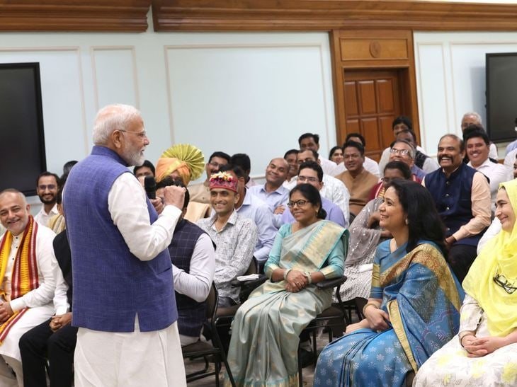 वक्तृत्व कला पर सलाह लेते पीएम मोदी