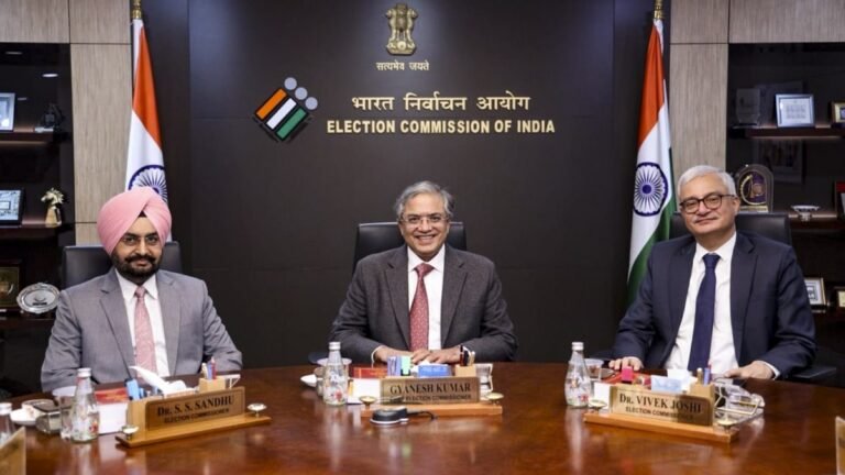 अखिलेश यादव चुनाव आयोग निष्पक्षता आरोप