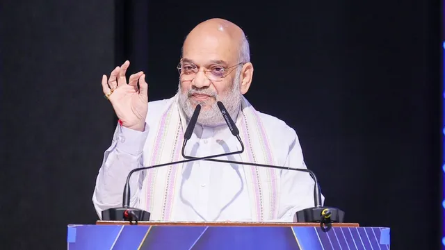अमित शाह नया प्रत्यर्पण पोर्टल लॉन्च करते हुए