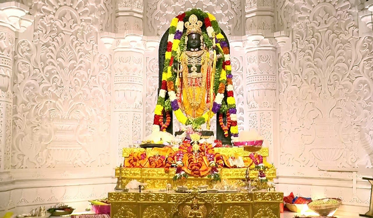 छतरपुर के 200 साल पुराने रामलला मंदिर से अष्टधातु की मूर्ति चोरी, ग्रामीणों में आक्रोश 1 छतरपुर के रामलला मंदिर से चुराई गई अष्टधातु की मूर्ति