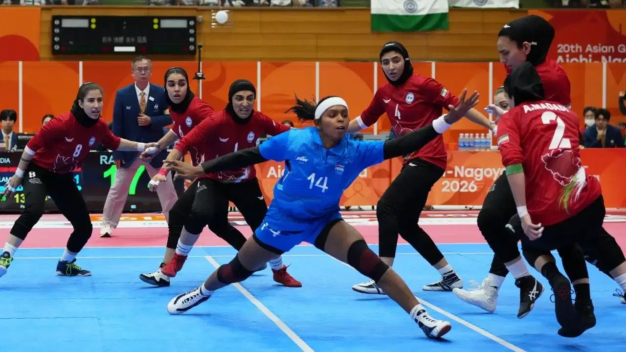Asian Games 2026: भारतीय महिला कबड्डी टीम ने चौथी बार जीता गोल्ड मेडल 2 भारतीय महिला कबड्डी टीम ने एशियाई खेल 2026 में चौथी बार स्वर्ण पदक जीता