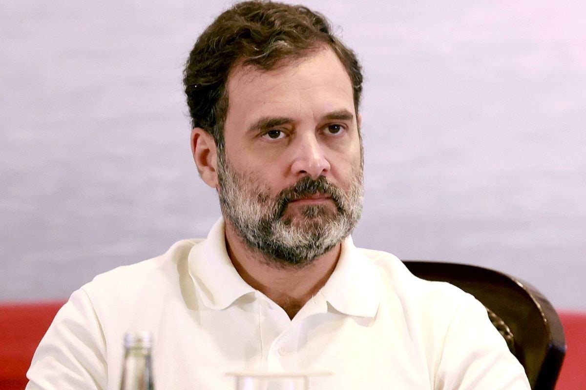 राहुल गांधी ने बेला एस्टेट झुग्गी बस्ती का किया दौरा, 727 वोटरों के नाम हटाए जाने पर जताया विरोध 2 राहुल गांधी बेला एस्टेट झुग्गी बस्ती में वोटर नाम हटाने पर विरोध जताते हुए