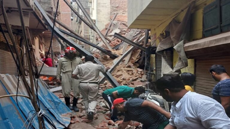 मुरादाबाद में इमारत गिरने की घटना