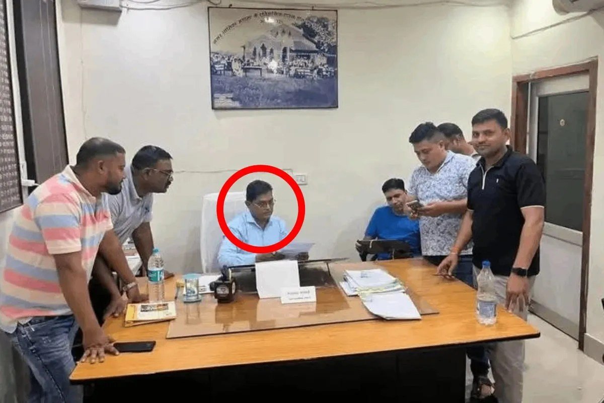 मंडला में रिश्वत लेते सीएमओ गजानन नाफड़े की लोकायुक्त द्वारा गिरफ्तारी