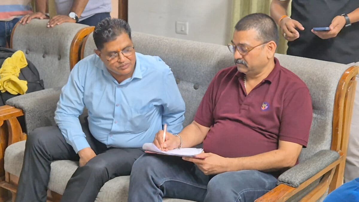 मंडला में रिश्वत लेते सीएमओ गजानन नाफड़े की लोकायुक्त द्वारा गिरफ्तारी