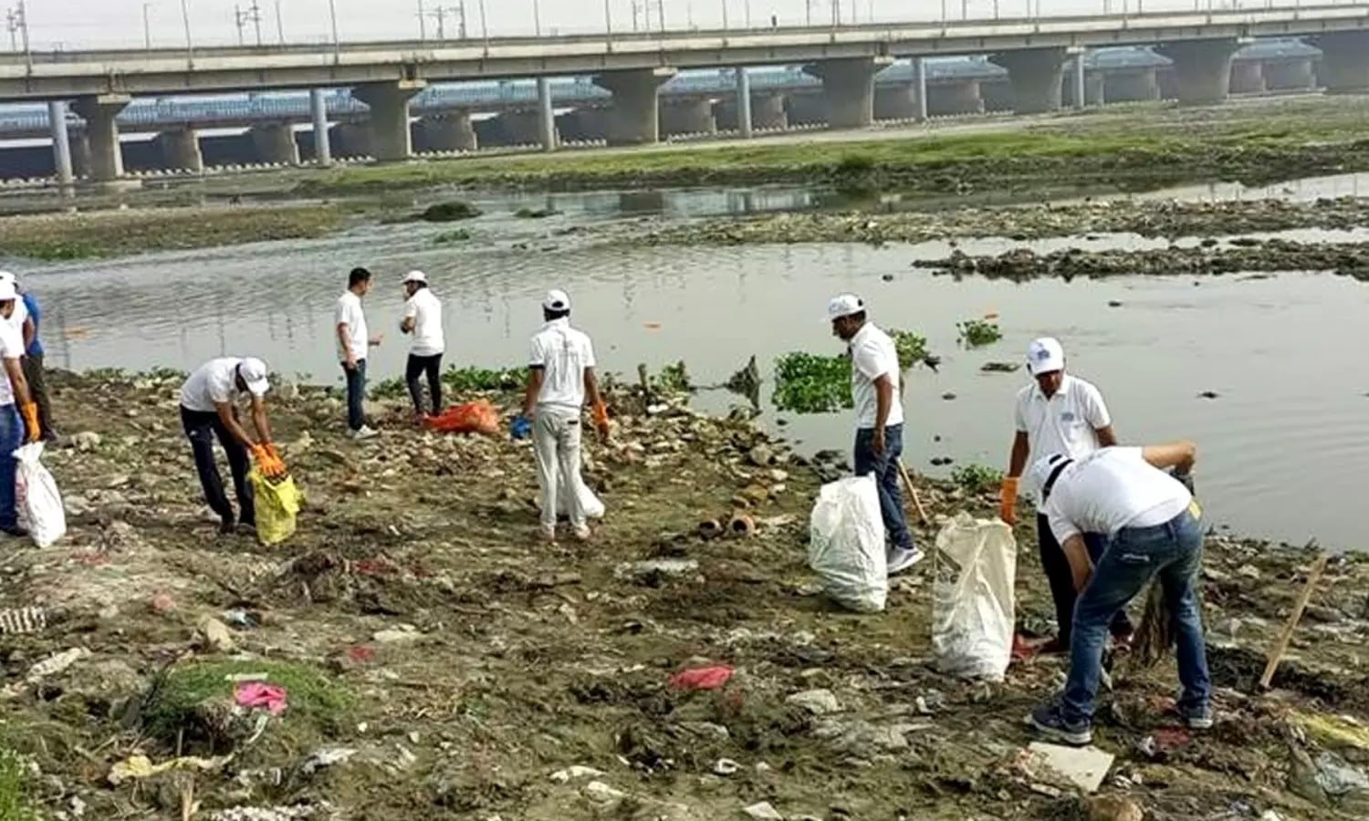 मध्यप्रदेश में सामुदायिक सेवा की सजा का प्रतीकात्मक चित्र