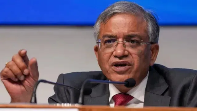 चुनाव आयोग विवाद में दो आयुक्तों की सहमति बिना SIR फैसले पर याचिका