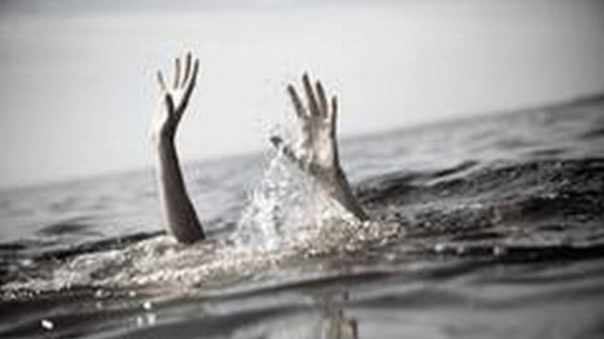 तेलंगाना में गणपति विसर्जन के दौरान हादसों में 13 की मौत, 26 घायल 2 तेलंगाना में गणपति विसर्जन के दौरान हुए हादसे और मौतें