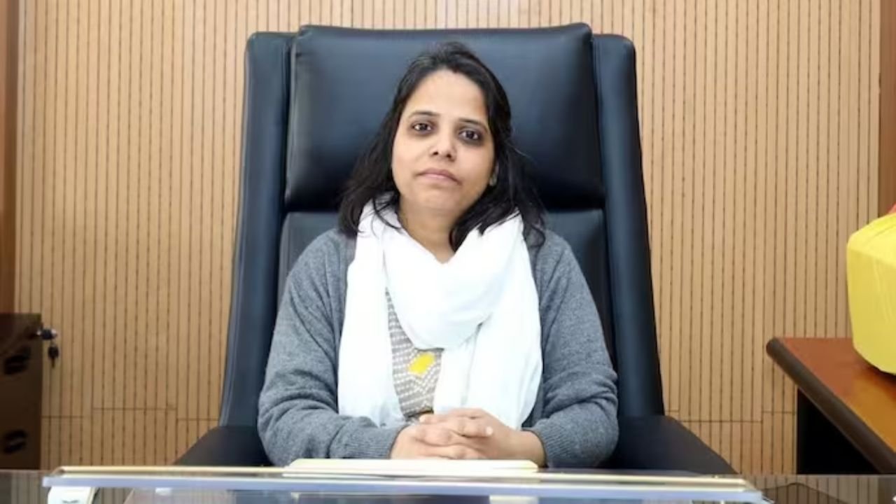 आईएएस नेहा का तबादला
