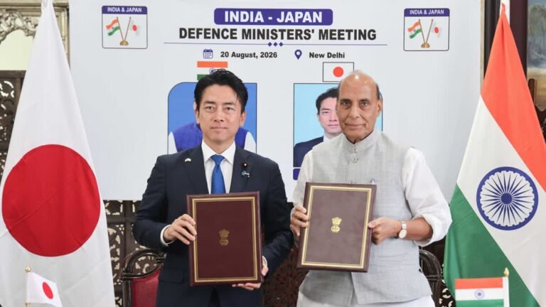भारत-अमेरिका युद्ध अभ्यास 2026 के दौरान सुरक्षा सहयोग बढ़ाते सैन्य अधिकारी
