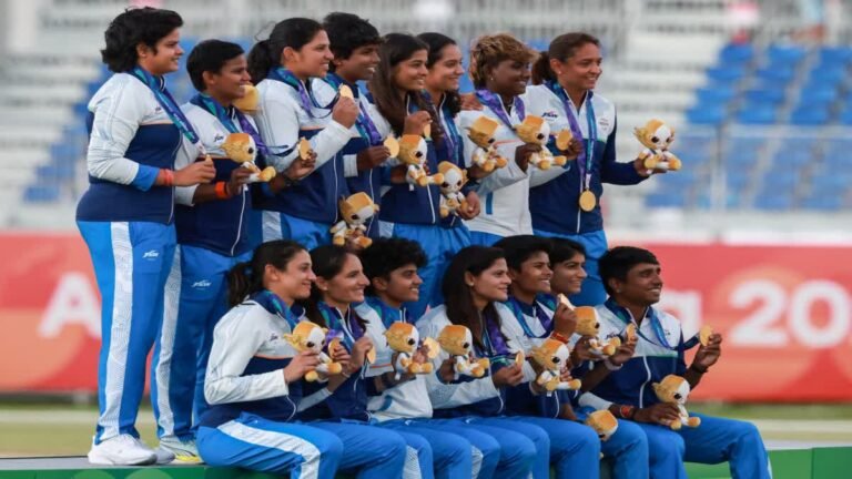 भारतीय महिला क्रिकेट टीम ने एशियाई खेलों में स्वर्ण पदक जीतते हुए मैच खेला