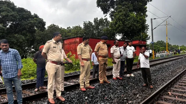 जमुई में वंदे भारत एक्सप्रेस के नीचे आकर रेलकर्मी राकेश कुमार साव की मौत