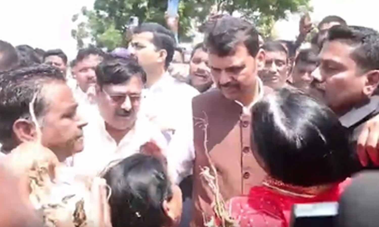 महाराष्ट्र के 74% क्षेत्र में सूखा, 265 तहसीलें सूखाग्रस्त घोषित 1 महाराष्ट्र सूखाग्रस्त क्षेत्र में सूखे से प्रभावित खेत