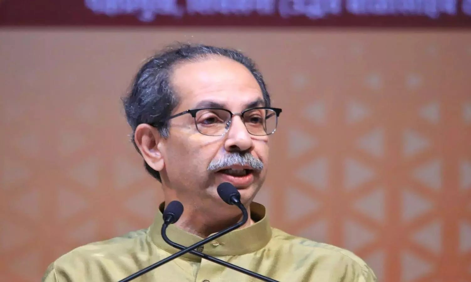 महाराष्ट्र में सूखे के हालात, उद्धव ठाकरे ने की विशेष विधानसभा सत्र बुलाने की मांग 2 महाराष्ट्र में सूखे की स्थिति पर उद्धव ठाकरे की विशेष विधानसभा सत्र की मांग
