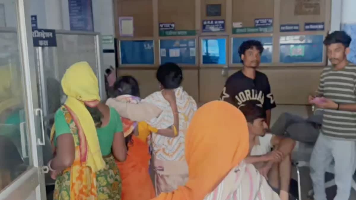 मंडला में एंबुलेंस न मिलने से गर्भवती और जुड़वां का निधन 2 मंडला एंबुलेंस त्रासदी के कारण गर्भवती और जुड़वां की मौत