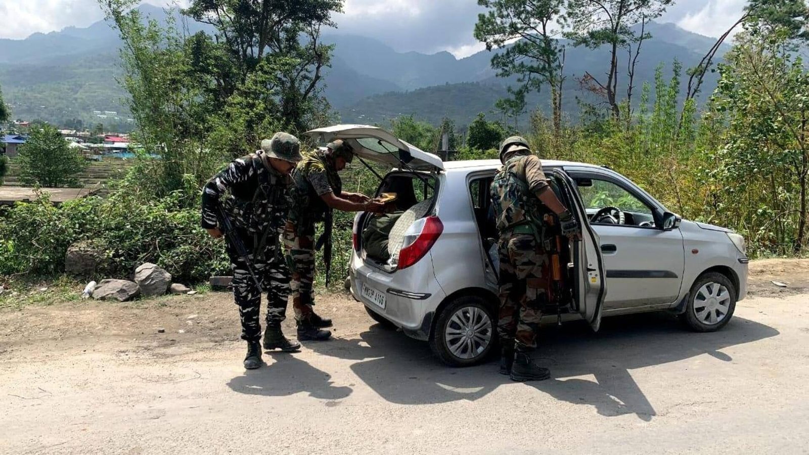 मणिपुर अशांत क्षेत्र में सुरक्षा बलों की तैनाती