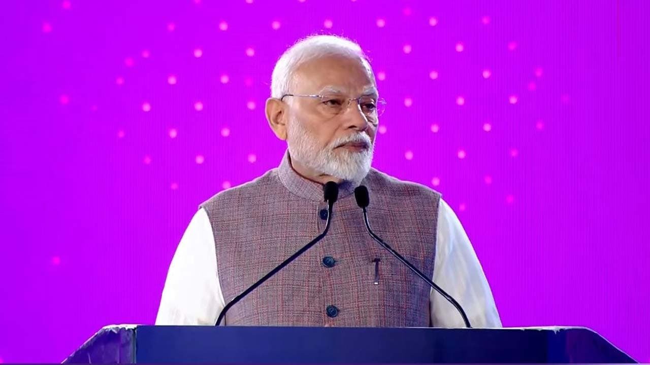 पीएम मोदी ने विरोधियों को कहा 'नाराज़ फूफा', फिर उठाया दिमाग़ी नक्सली का मुद्दा 2 पीएम मोदी का दिमाग़ी नक्सली बयान