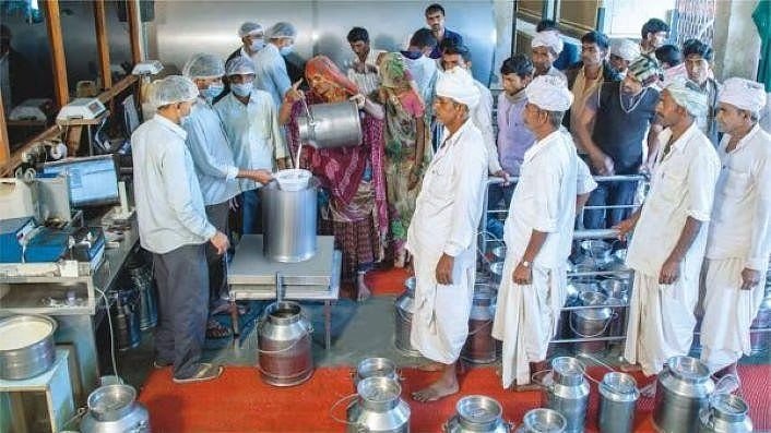इंदौर में 1 अक्टूबर से दूध ₹3 महंगा, अब ₹68 प्रति लीटर मिलेगा 2 इंदौर में दूध की कीमतों में वृद्धि की खबर