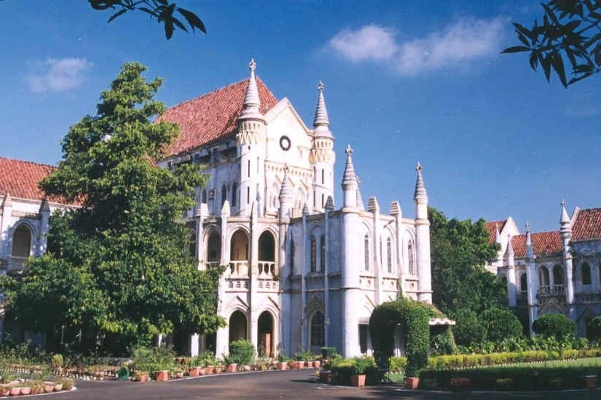 मध्य प्रदेश के 70 हजार शिक्षकों की सैलरी बढ़ोतरी के रास्ते खुले, हाईकोर्ट ने 4 हफ्ते दिए 1 मध्य प्रदेश शिक्षकों की सैलरी बढ़ोतरी के रास्ते खुले