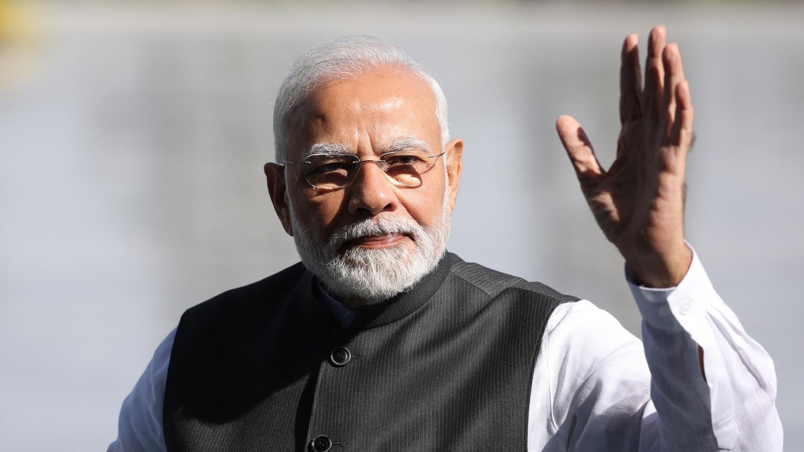 प्रधानमंत्री मोदी भाजपा कार्यकर्ताओं को समाज सुधार पर ध्यान देने का संदेश देते हुए