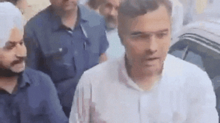 दिल्ली में सड़क निरीक्षण विवाद के दौरान मंत्री प्रवेश वर्मा द्वारा युवक को थप्पड़ मारना