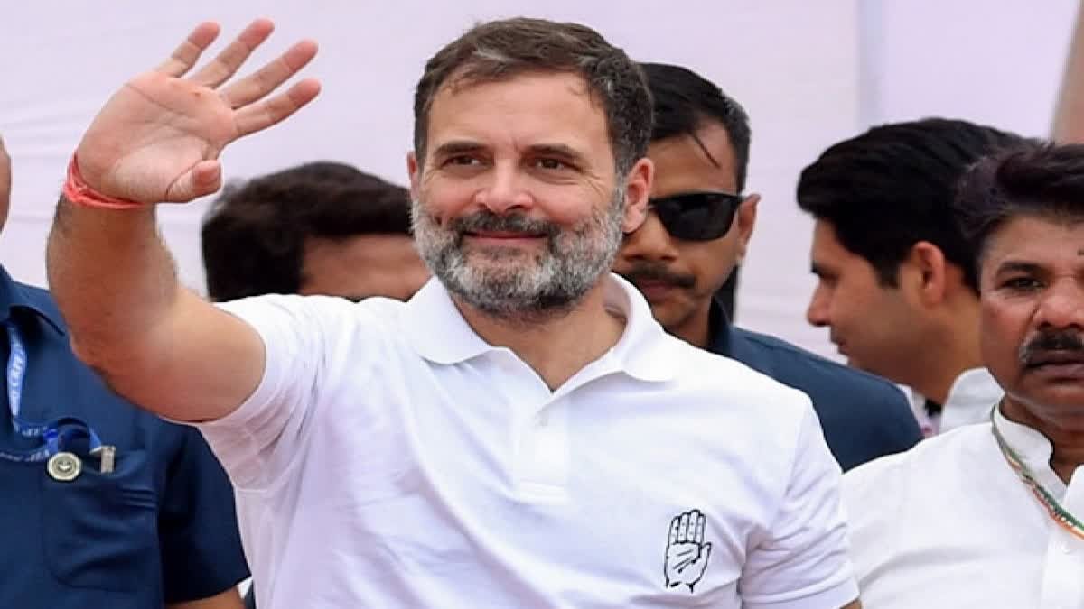 एक पखवाड़े में दूसरी बार MP आएंगे राहुल गांधी, 1 अक्टूबर को बालाघाट में मृत आदिवासी परिवारों से करेंगे मुलाकात 2 राहुल गांधी बालाघाट दौरा में मृत आदिवासी परिवारों से मुलाकात करते हुए