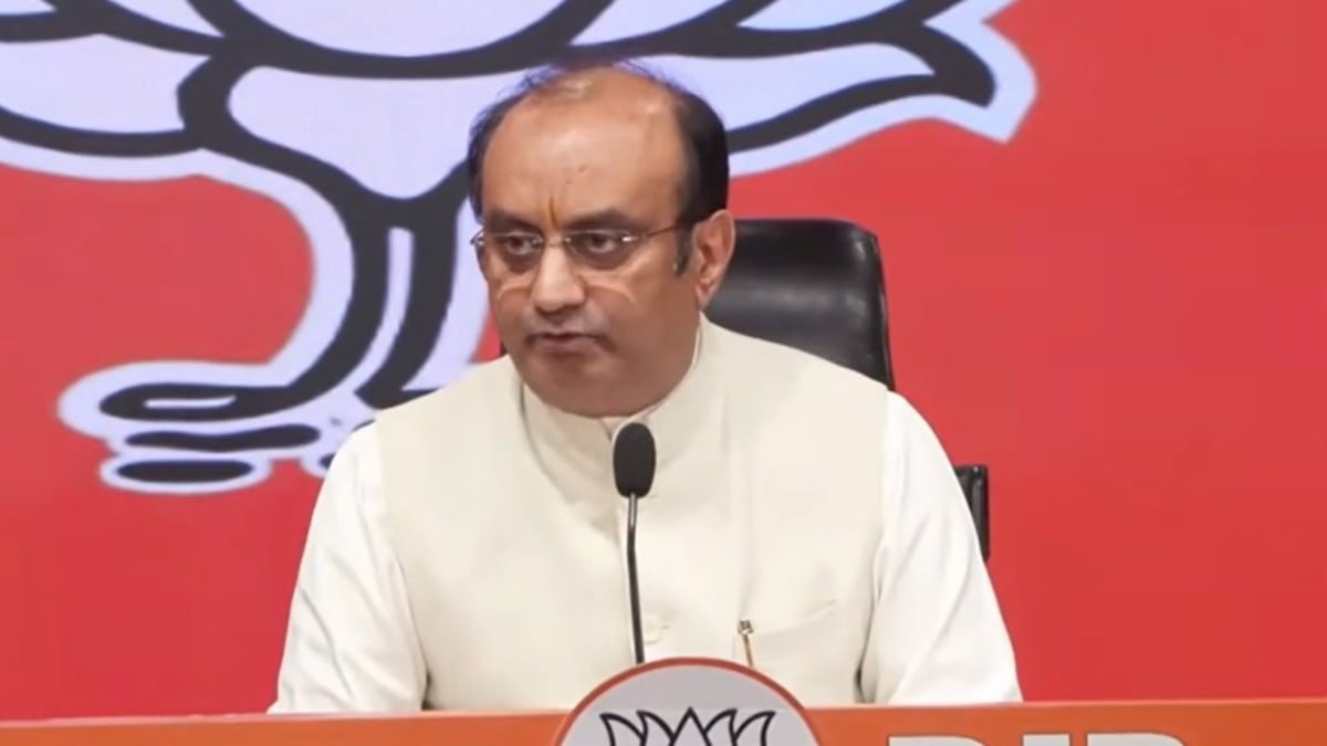 सुधांशु त्रिवेदी बोले- राहुल गांधी की राजनीतिक समझ है बिल्कुल शून्य 1 सुधांशु त्रिवेदी राहुल गांधी की राजनीतिक समझ पर बोलते हुए