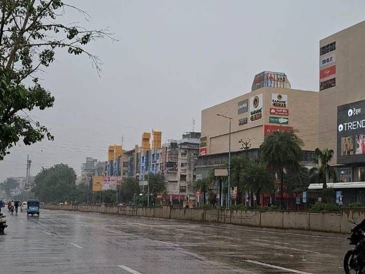 इंदौर में बारिश का सिलसिला जारी, रातभर में आधा इंच पानी गिरा 1 इंदौर में बारिश का सिलसिला जारी