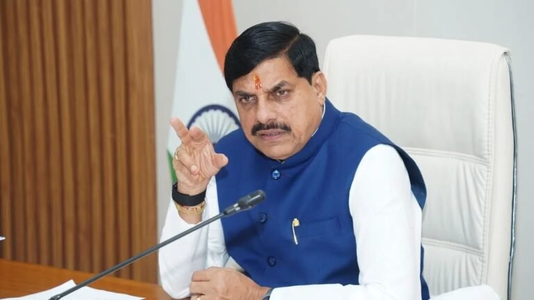 सेवा संकल्प अभियान की समीक्षा करते मुख्यमंत्री डॉ. मोहन यादव