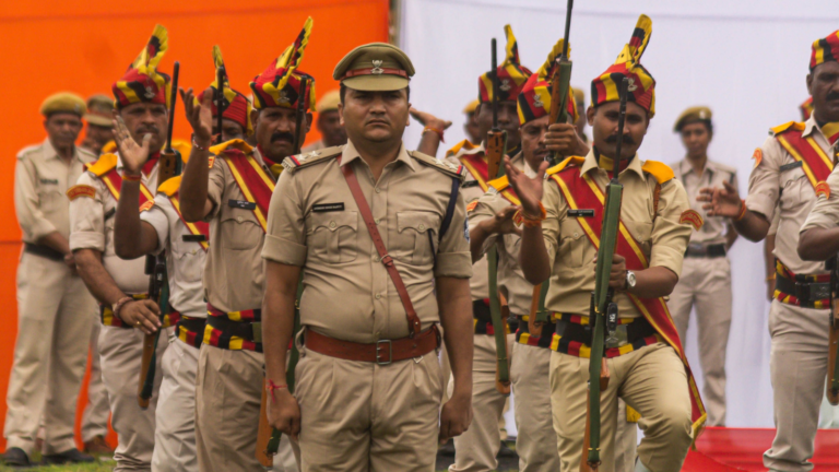 पुलिस को जानकारी देना