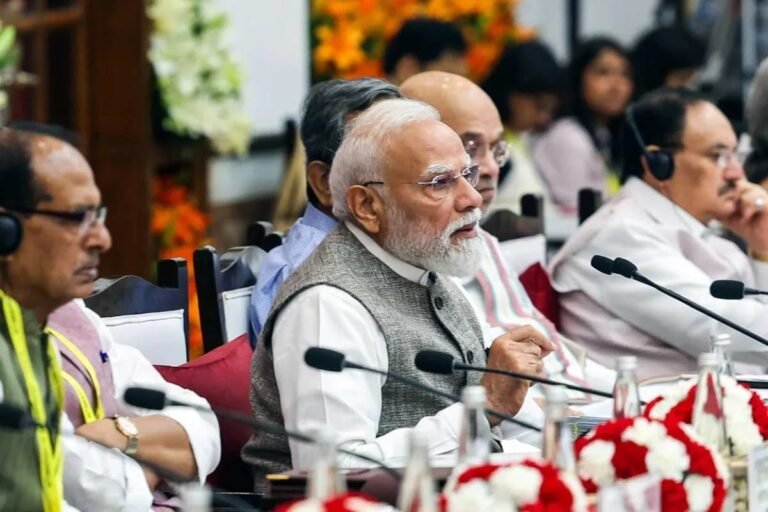 प्रधानमंत्री मोदी ने युवाओं के सुझाव पर जोर दिया