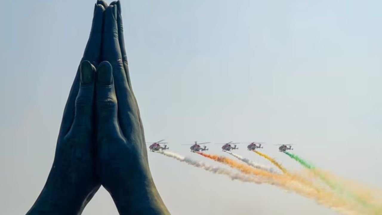 वाराणसी के नमो घाट पर भारतीय वायुसेना का शानदार शक्ति प्रदर्शन 1 वाराणसी के नमो घाट पर भारतीय वायुसेना का शानदार शक्ति प्रदर्शन