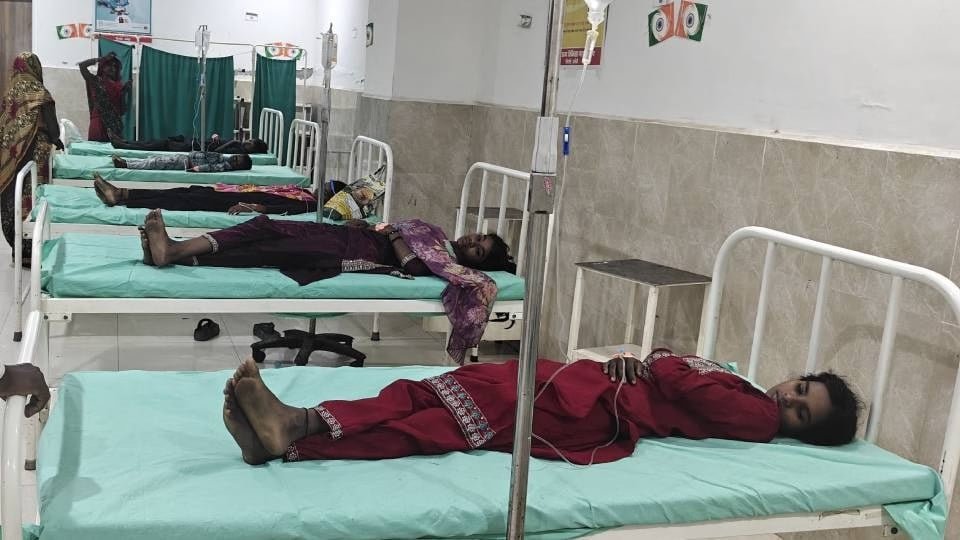 अमेठी के शरद पूर्णिमा मेले में खस्ता खाने से 17 लोग बीमार, 102 की जांच 1 अमेठी मेले में खस्ता खाने से बीमार हुए लोग