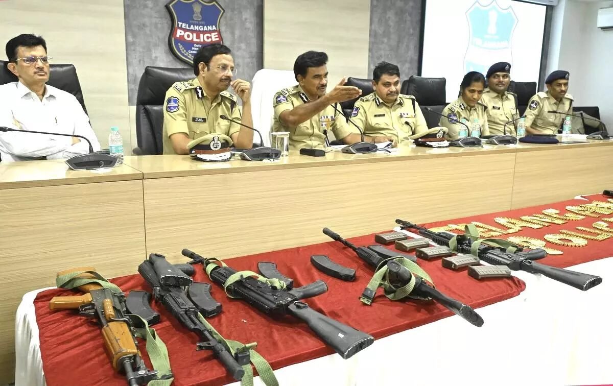 हैदराबाद में सेना के जवानों ने हथियार चोरी का मामला