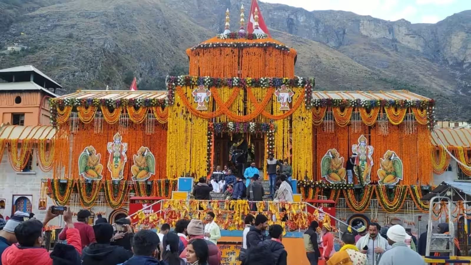 बद्रीनाथ धाम कपाट बंद होने की तारीख का धार्मिक समारोह