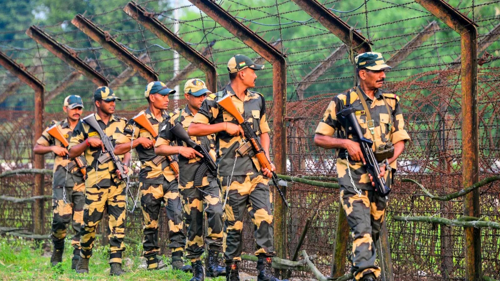 तरनतारन सेक्टर में बीएसएफ ने दो पाकिस्तानी घुसपैठियों को ढेर किया
