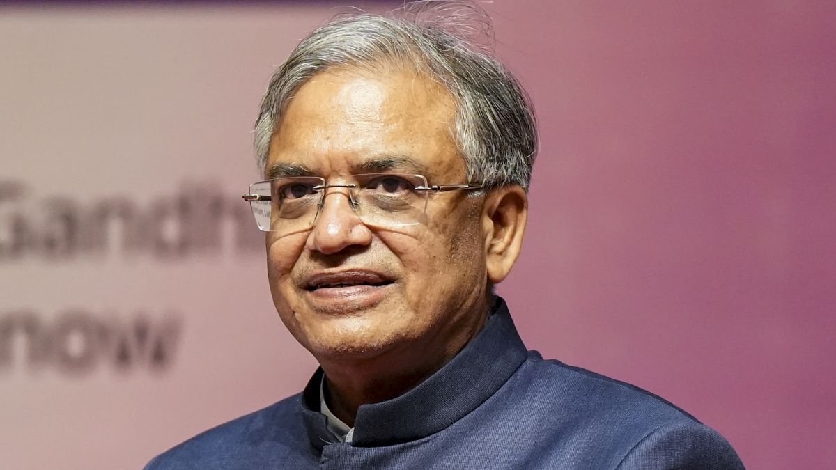 CEC ज्ञानेश कुमार सहित चुनाव आयुक्तों की नियुक्ति को SC में चुनौती, कई सवाल उठाए 2 चुनाव आयुक्तों की नियुक्ति को लेकर सुप्रीम कोर्ट में चुनौती, ज्ञानेश कुमार सहित