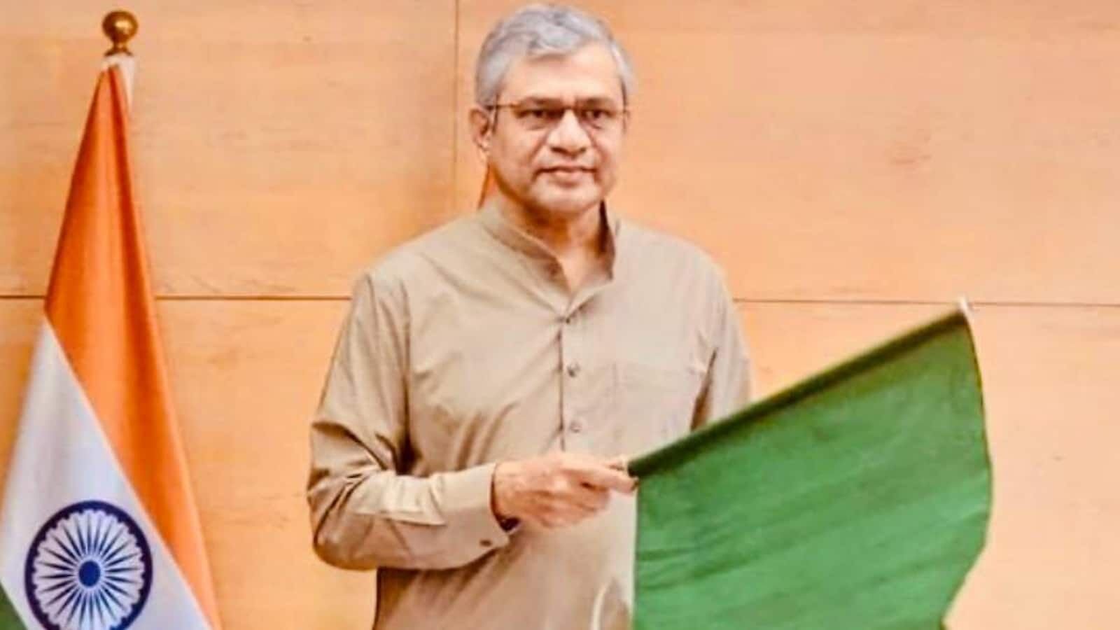सीधी-पन्ना दो ट्रेनों को हरी झंडी दिखाते हुए रेल मंत्री और CM मोहन यादव